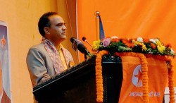 कम्युनिष्टले वितरणको मात्रै कुरा गर्छन्, उत्पादनको कुरा गर्दैनन्ः नैनसिंह महर